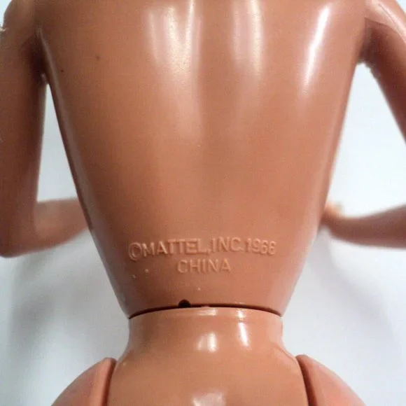 Barbie Crystal Superstar Doll 1966 White Iridescent Gown Defects-Leg Spots - Picture 11 of 12